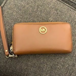 Michael Kors Bags - Michael Kors leather wallet Michael Kors Bags - Michael Kors leather wallet